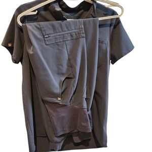 Figs Maternity Scrubs -kitale Top And Zamora Jogger Over Belly Band Xs Blue Grey